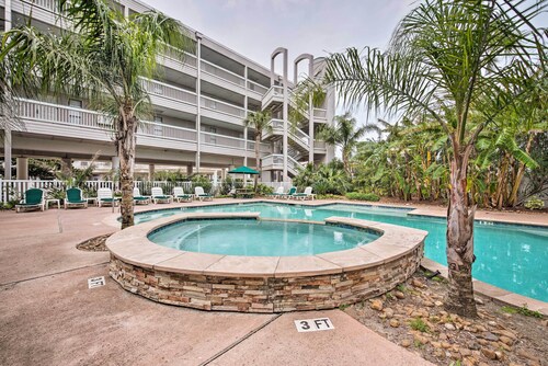 Steps to Sand + 2 Pools! Galveston Coastal Getaway