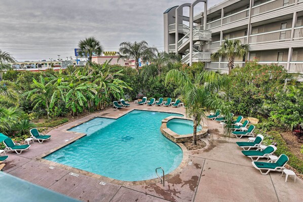 Apartment (1 Bedroom) | Interior - Galveston Condo w/ Oceanfront Views & 2 Pools (Galveston)