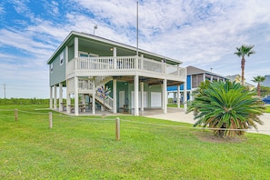 House (3 Bedrooms) | Front of property - Walk to Ocean: 'pura Vida' Crystal Beach House! (Port Bolivar)