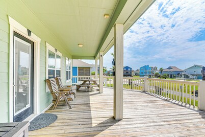 Walk to Ocean: 'pura Vida' Crystal Beach House!