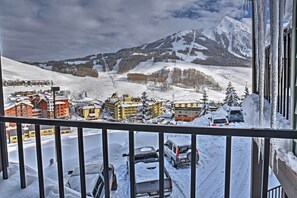 Apartment (3 Bedrooms) | Interior - 'eagle's Nest' Crested Butte Townhome w/ Mtn Views (Crested Butte)