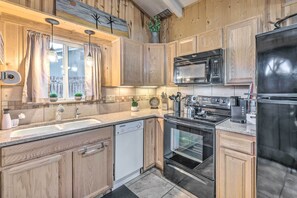 House (2 Bedrooms) | Interior