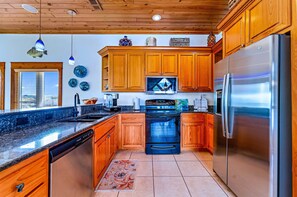 House (3 Bedrooms) | Private kitchen | Microwave, oven, stovetop, dishwasher