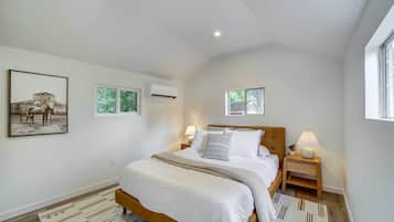 2 bedrooms, free cots/infant beds, bed sheets