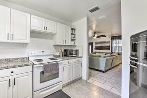 House (3 Bedrooms) | Interior - Sun-soaked Bradenton Home w/ Screened Porch! (Bradenton)