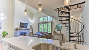 Interior - Gorgeous Vernon Township Condo w/ Balcony! (Vernon)