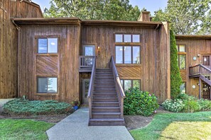 Exterior - Gorgeous Vernon Township Condo w/ Balcony! (Vernon)