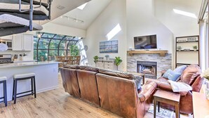 Living area - Gorgeous Vernon Township Condo w/ Balcony! (Vernon)