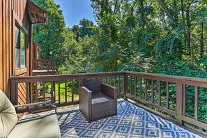 Property grounds - Gorgeous Vernon Township Condo w/ Balcony! (Vernon)