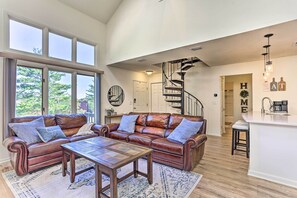 Books - Gorgeous Vernon Township Condo w/ Balcony! (Vernon)