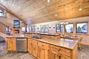 House (4 Bedrooms) | Interior