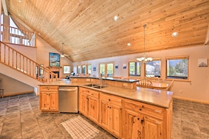 House (4 Bedrooms) | Interior