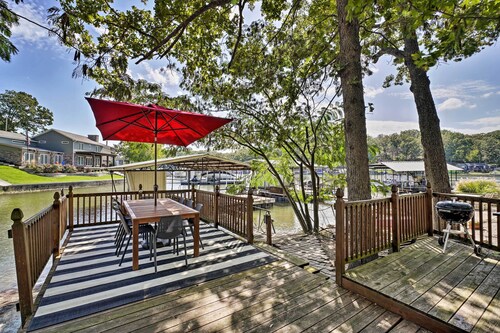 Family Fun! Lakeside Gem + Dock in Sunrise Beach