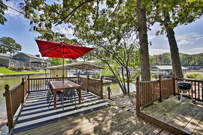 Family Fun! Lakeside Gem + Dock in Sunrise Beach