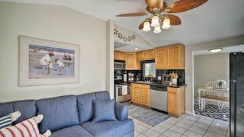 House (2 Bedrooms) | Interior