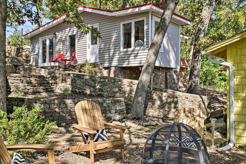 Family Fun! Lakeside Gem + Dock in Sunrise Beach