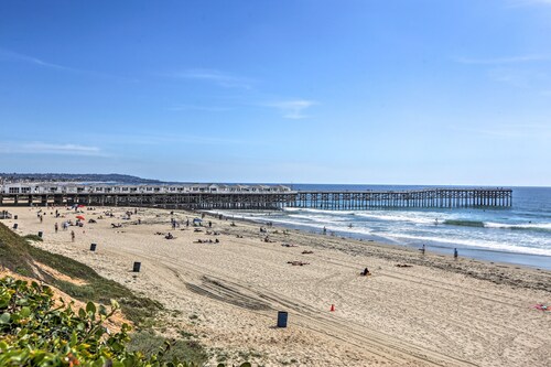 Pacific Beach Apartment: Walk to Beach & Pier!