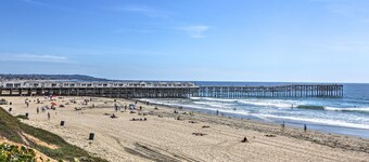 Pacific Beach Apartment: Walk to Beach & Pier!
