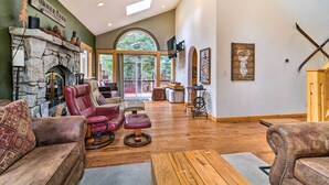 Interior - Tahoe Donner Retreat w/ Hot Tub & Fireplace! (Truckee)