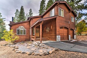 Exterior - Tahoe Donner Retreat w/ Hot Tub & Fireplace! (Truckee)