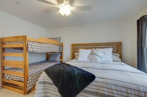 ์ํํธ (2 Bedrooms) | ๋ด๋ถ