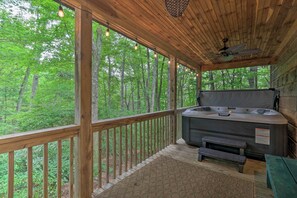 Interior - Private Cabin on 2 Acres: Hot Tub, 10 Mi to Boone! (Deep Gap)