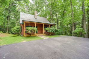 House (2 Bedrooms) | Interior - Private Cabin on 2 Acres: Hot Tub, 10 Mi to Boone! (Deep Gap)