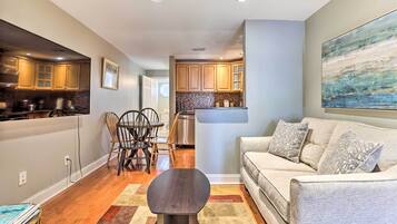 Apartment (2 Bedrooms) | Living area