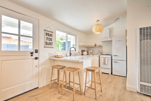 Chic & Central Ventura Home - Walk to Beach!