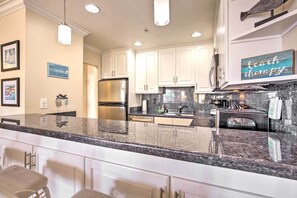 Apartment (2 Bedrooms) | Interior - Oceanfront San Diego Condo - Walk to Pacific Beach (San Diego)