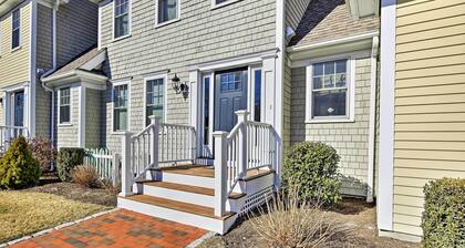 1 Mi to Town & Oyster Pond Beach: Chatham Retreat
