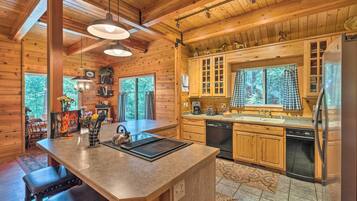 House (3 Bedrooms) | Private kitchen | Microwave, oven, stovetop, dishwasher