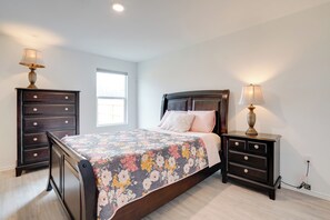 Huis (3 Bedrooms) | 3 slaapkamers, een laptopwerkplek, een strijkplank/strijkijzer