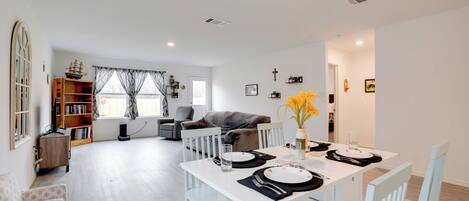 House (3 Bedrooms) | Dining