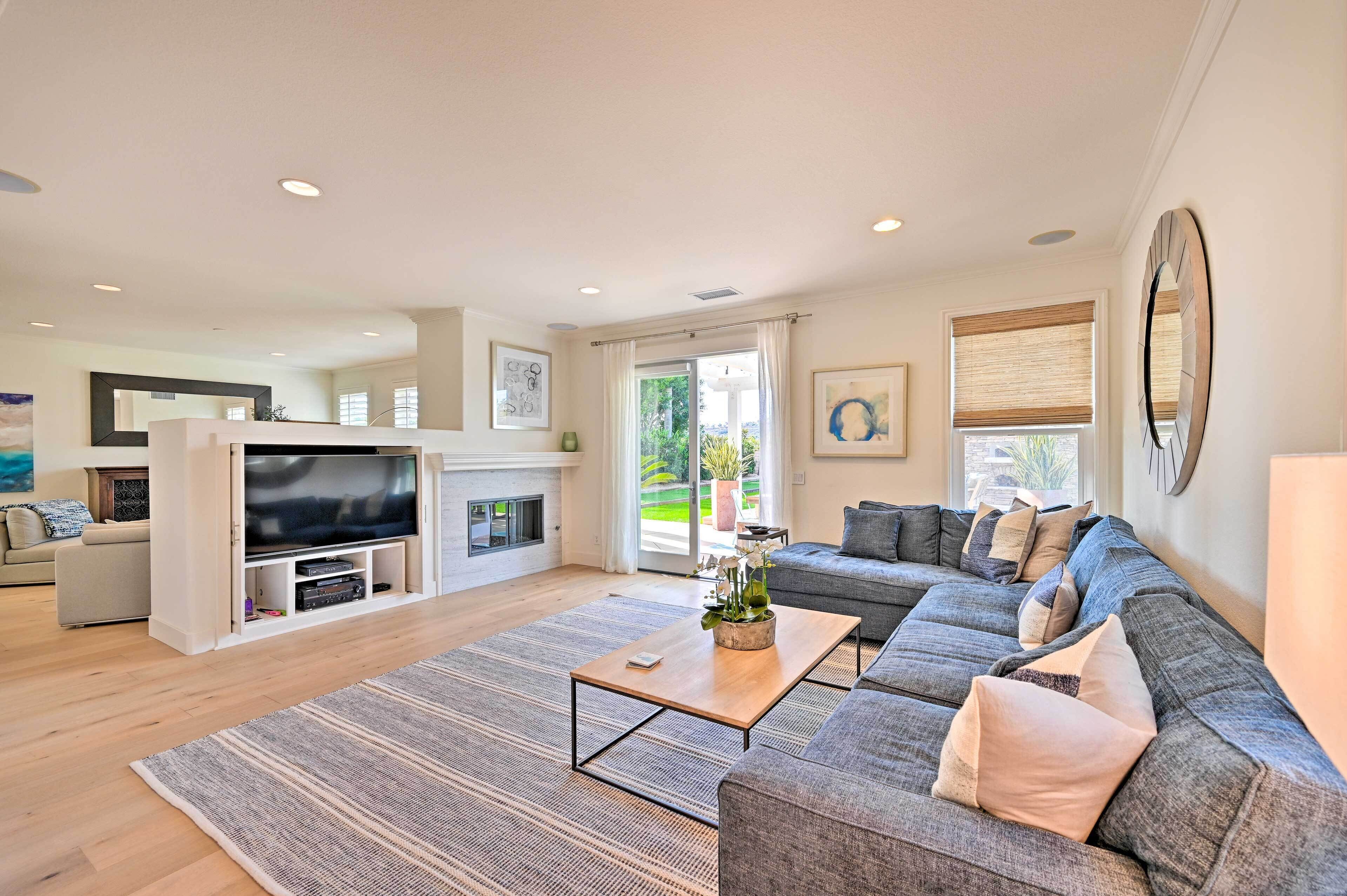 TV, fireplace, DVD player, books