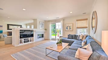 TV, fireplace, DVD player, books
