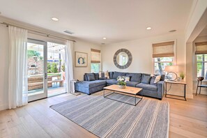 TV, fireplace, DVD player, books