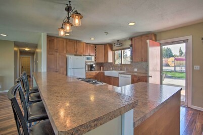 Ellensburg Home w/ Mountain Views on 3 Acres!