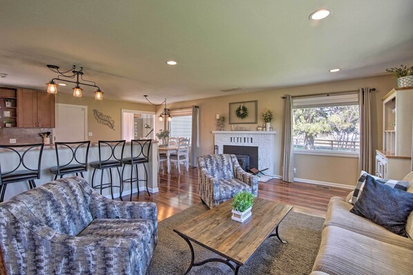 House (3 Bedrooms) | Interior - Ellensburg Home w/ Mountain Views on 3 Acres! (Ellensburg)