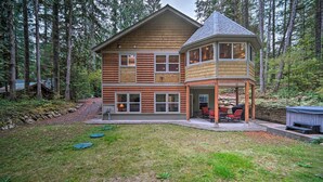 A two-story log cabin with a covered patio and a separate tower-like structure. - Peaceful Forest Retreat by Mt. Baker Slopes! (Deming)