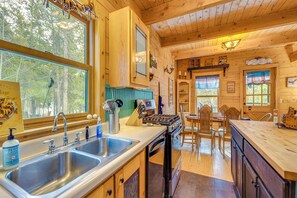 House (2 Bedrooms) | Interior - Deck, Fire Pit & Grill: Log Cabin in Black Hawk (Black Hawk)