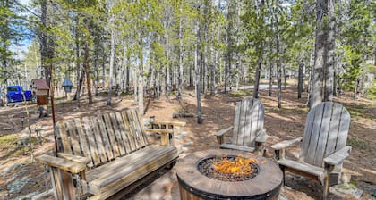 Deck, Fire Pit & Grill: Log Cabin in Black Hawk