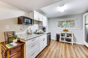 Apartment (2 Bedrooms) | Interior - Hillside Place w/ Mountain Views ~ 8 Mi to Dtwn! (Colorado Springs)