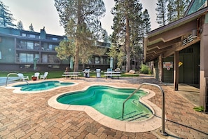 Apartment (1 Bedroom) | Interior - Mammoth Mtn Escape w/ Pool & Walk to Ski Lift (Mammoth Lakes)