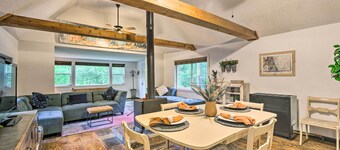 Creekside Morrison Cabin ~ 9 Mi to Red Rocks Park!