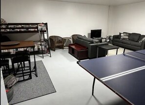 TV, ping pong - Cottage on Munro Lake (Levering)