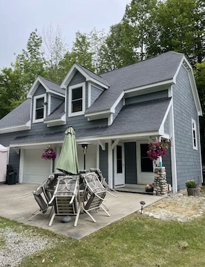 Exterior - Cottage on Munro Lake (Levering)
