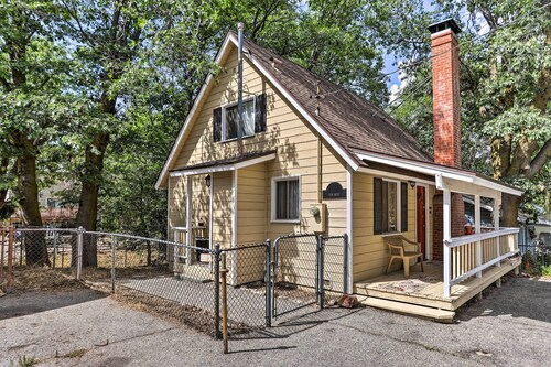 Cozy Crestline Cabin, Close to Lakes, Parks!
