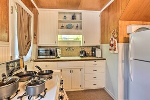House (2 Bedrooms) | Interior