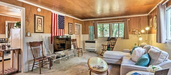 Cozy Crestline Cabin, Close to Lakes, Parks!
